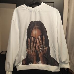 SHEIN White Graphic Crew Neck Sweater